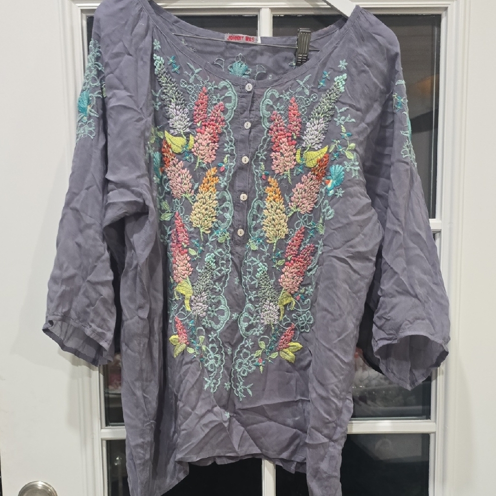 Johnny Was -  embroidered flowers and hummingbirds - Picture 4 of 5